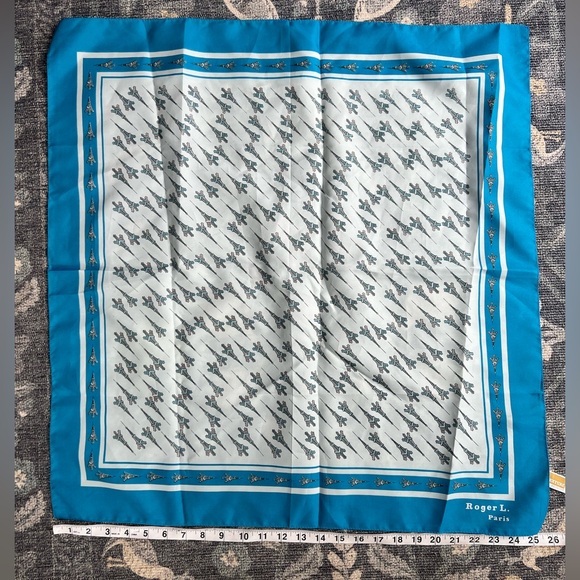 Roger L Paris Eiffel Tower Square made in Italy scarf - Picture 2 of 4